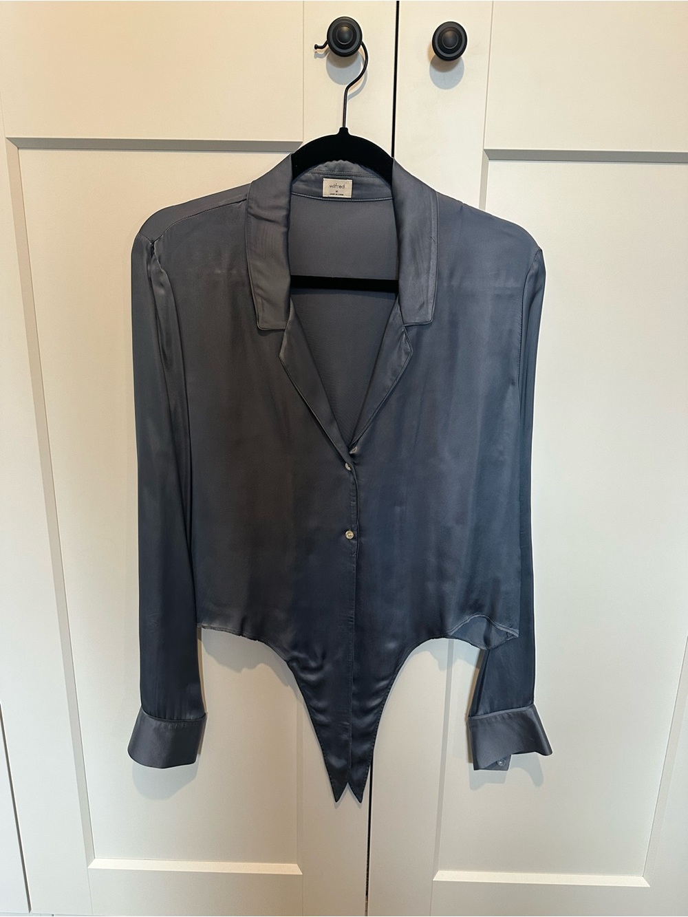 ARITZIA Wilfred Silky Dark Gray Button-Front Tie Women's Top